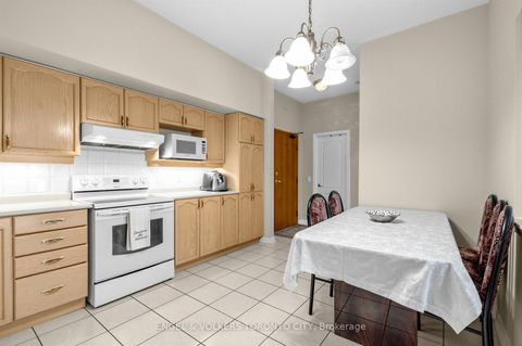 Photo 14 at 105 - 2506 Rutherford Road, Maple, Vaughan