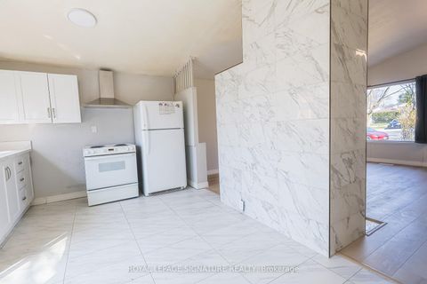 Photo 4 at 14 Benadair Court, Woburn, Toronto