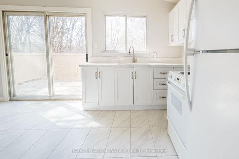 Photo 6 at 14 Benadair Court, Woburn, Toronto