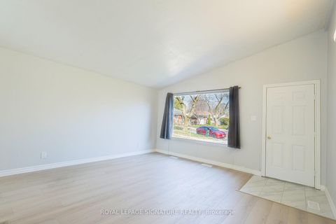 Photo 8 at 14 Benadair Court, Woburn, Toronto