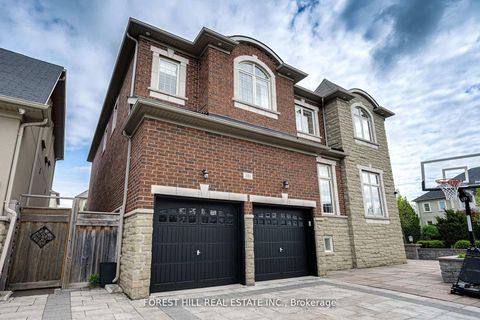Photo 1 at 101 Glenheron Crescent, Patterson, Vaughan