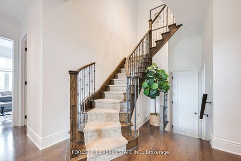 Photo 3 at 101 Glenheron Crescent, Patterson, Vaughan