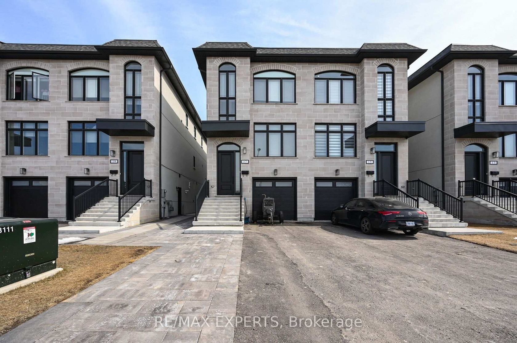 17 St Gaspar Court, Humber Summit, Toronto photo number 2