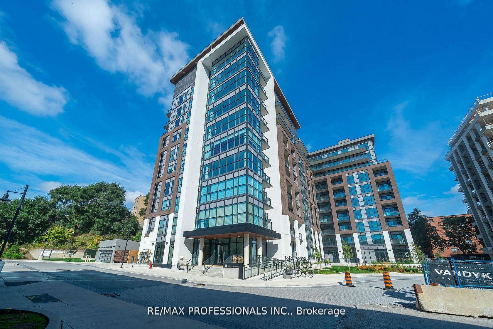 901 - 25 Neighbourhood Lane, Queensway, Toronto 