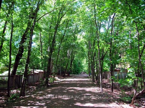 Photo 14 at 612 - 660 Eglinton Avenue W, Forest Hill North, Toronto