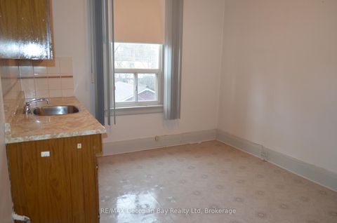 Photo 6 at 517 Milverton Boulevard, Danforth, Toronto