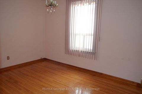 Photo 7 at 517 Milverton Boulevard, Danforth, Toronto