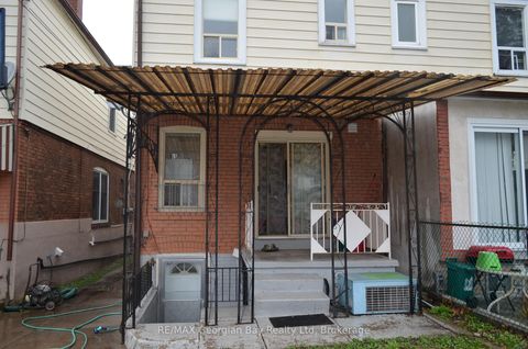 Photo 14 at 517 Milverton Boulevard, Danforth, Toronto