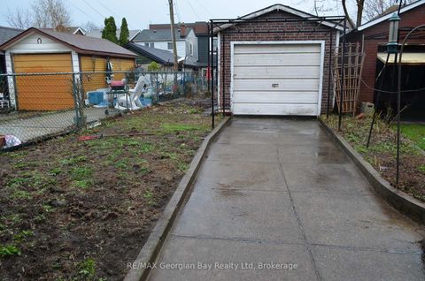 Photo 15 at 517 Milverton Boulevard, Danforth, Toronto