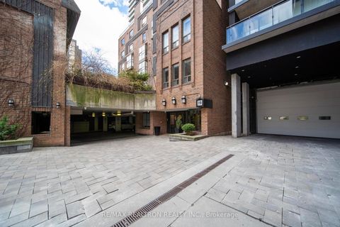 Photo 4 at 204 - 19 Dundonald Street, Yonge Corridor, Toronto