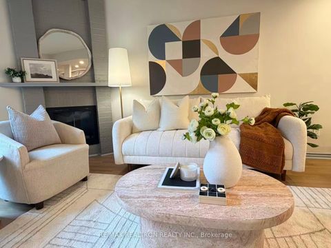 Photo 10 at 204 - 19 Dundonald Street, Yonge Corridor, Toronto