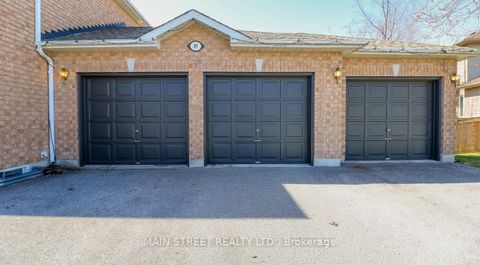 Photo 2 at 89 Silver Maple Crescent, Holly, Barrie