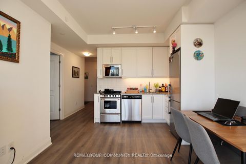 Photo 8 at 404 - 20 Gatineau Drive, Beverley Glen, Vaughan