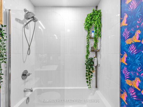 Photo 3 at 701 - 7950 Bathurst Street, Beverley Glen, Vaughan