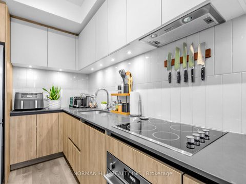 Photo 7 at 701 - 7950 Bathurst Street, Beverley Glen, Vaughan