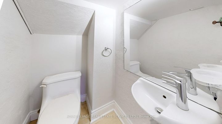 Photo 25 at 19 Strathgowan Crescent, Lawrence Park South, Toronto