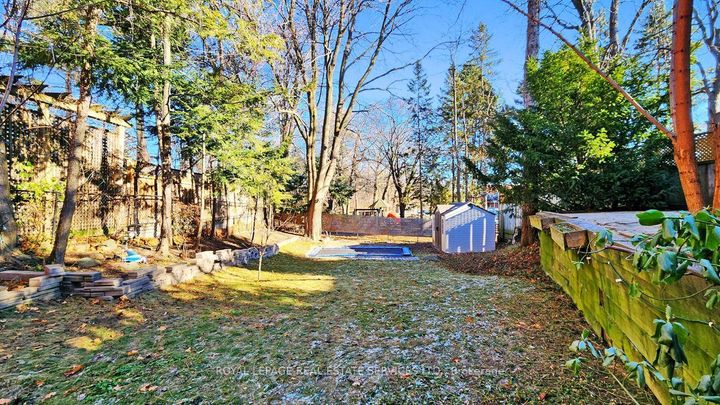 Photo 33 at 19 Strathgowan Crescent, Lawrence Park South, Toronto