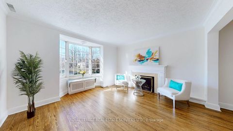 Photo 1 at 19 Strathgowan Crescent, Lawrence Park South, Toronto