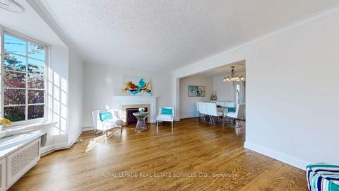 Photo 2 at 19 Strathgowan Crescent, Lawrence Park South, Toronto