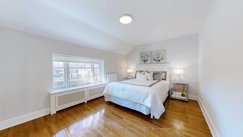 Photo 10 at 19 Strathgowan Crescent, Lawrence Park South, Toronto