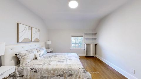 Photo 15 at 19 Strathgowan Crescent, Lawrence Park South, Toronto