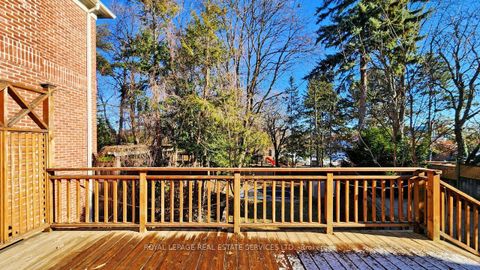 Photo 31 at 19 Strathgowan Crescent, Lawrence Park South, Toronto