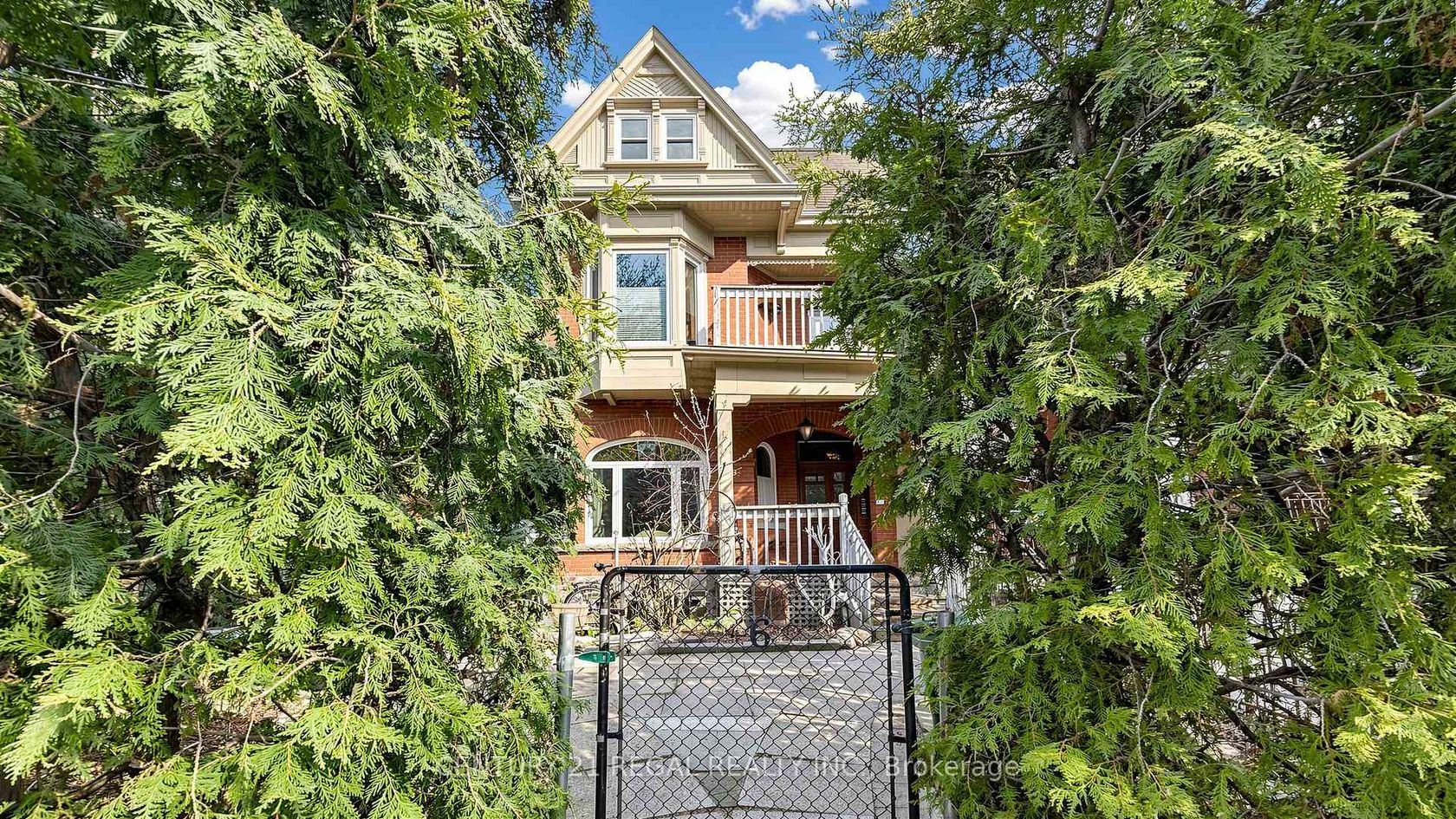 26 MACDONELL Avenue, Roncesvalles, Toronto 
