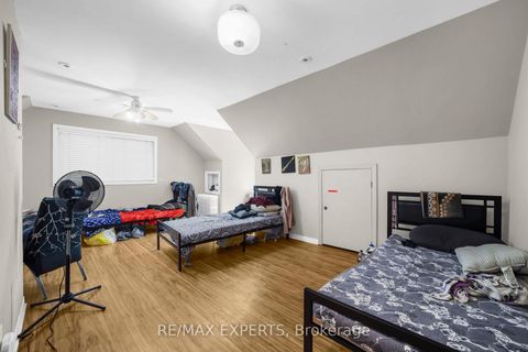 Photo 12 at 16 Bellehaven Crescent, Scarborough Village, Toronto