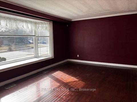 Photo 1 at 40 Aurora Heights Drive, Aurora Heights, Aurora