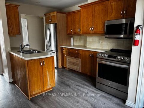 Photo 2 at 40 Aurora Heights Drive, Aurora Heights, Aurora