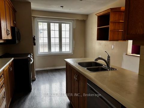 Photo 3 at 40 Aurora Heights Drive, Aurora Heights, Aurora
