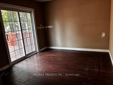 Photo 5 at 40 Aurora Heights Drive, Aurora Heights, Aurora