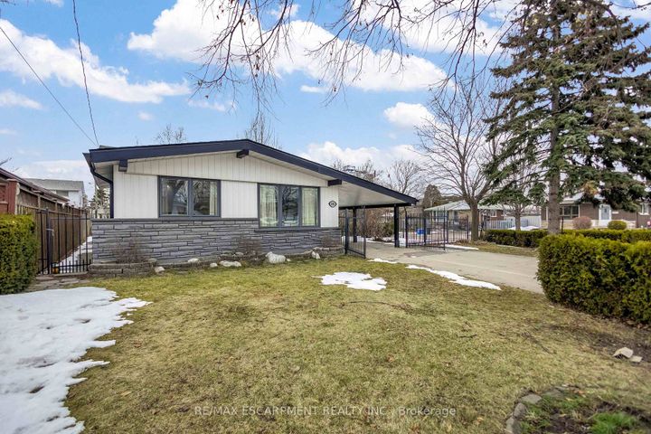 Photo 1 at 85 Ranchdale Drive, Thorner, Hamilton