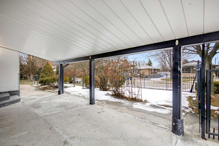 Photo 5 at 85 Ranchdale Drive, Thorner, Hamilton