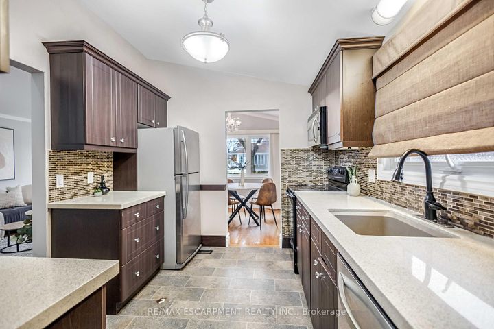 Photo 13 at 85 Ranchdale Drive, Thorner, Hamilton