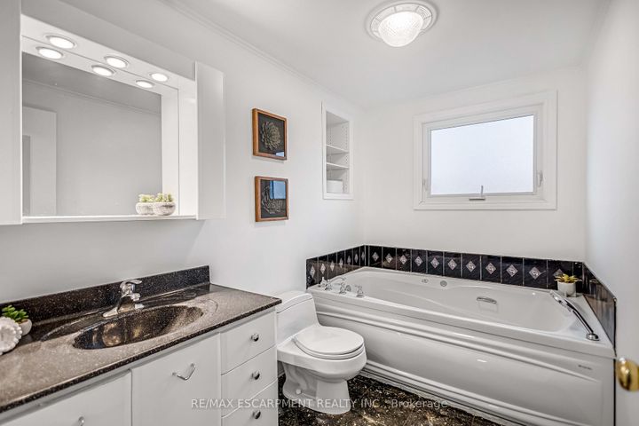 Photo 22 at 85 Ranchdale Drive, Thorner, Hamilton