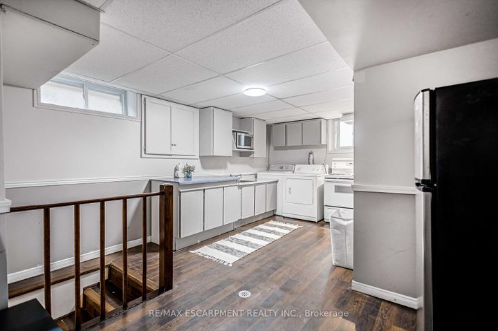 Photo 24 at 85 Ranchdale Drive, Thorner, Hamilton