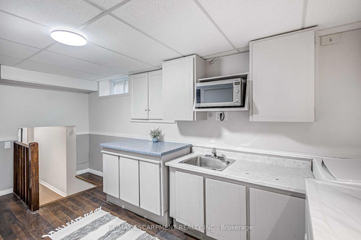 Photo 25 at 85 Ranchdale Drive, Thorner, Hamilton