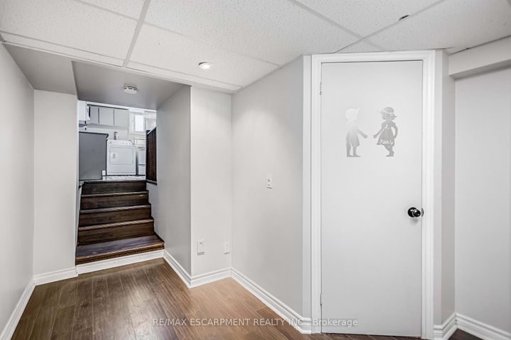 Photo 31 at 85 Ranchdale Drive, Thorner, Hamilton