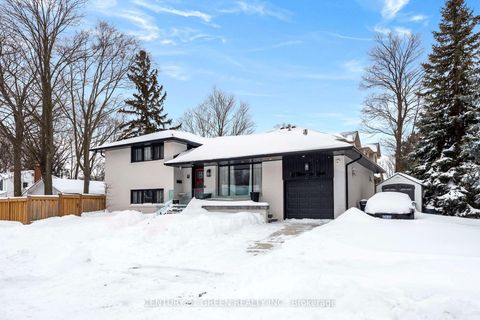 Photo 1 at 18 Winsdale Road, Markland Wood, Toronto