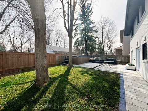 Photo 2 at 18 Winsdale Road, Markland Wood, Toronto