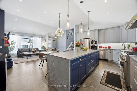 Photo 6 at 18 Winsdale Road, Markland Wood, Toronto