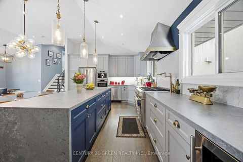 Photo 7 at 18 Winsdale Road, Markland Wood, Toronto