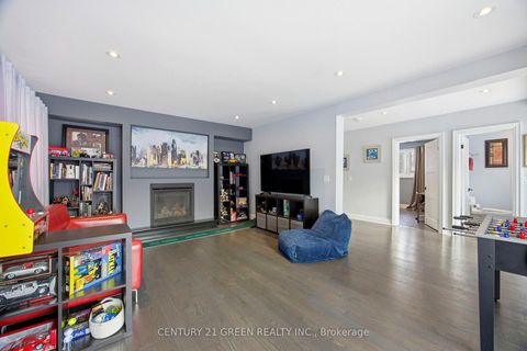 Photo 10 at 18 Winsdale Road, Markland Wood, Toronto