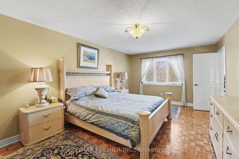 Photo 6 at 112 Bourbon Street, East Woodbridge, Vaughan