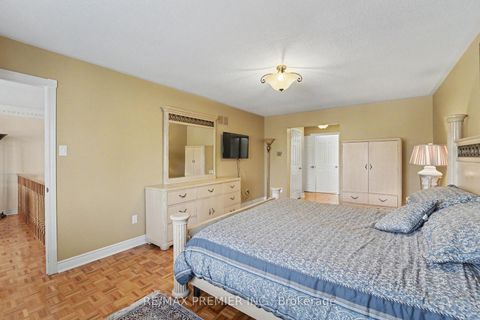 Photo 7 at 112 Bourbon Street, East Woodbridge, Vaughan