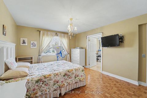 Photo 18 at 112 Bourbon Street, East Woodbridge, Vaughan