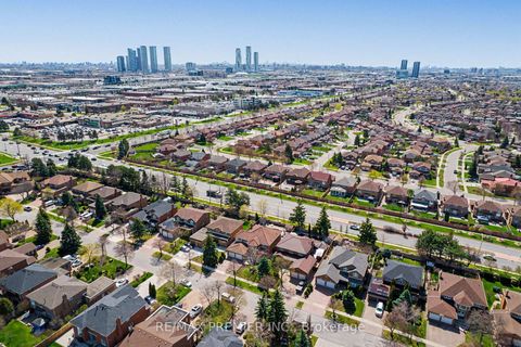 Photo 33 at 112 Bourbon Street, East Woodbridge, Vaughan