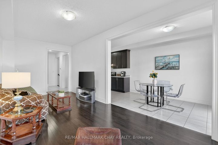 Photo 9 at 62 Fortis Crescent, Bradford, Bradford West Gwillimbury