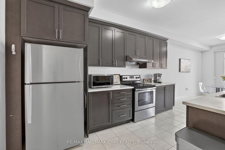 Photo 10 at 62 Fortis Crescent, Bradford, Bradford West Gwillimbury